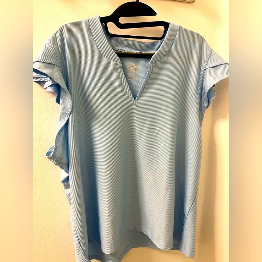 Reebok Ribbed, flutter sleeve, athletic top. XXL but fits like XL. NWOT